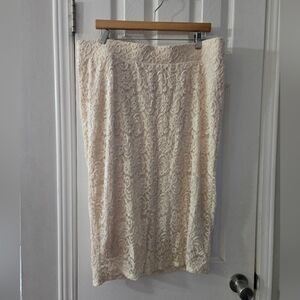1x Torrid stretchy lace skirt